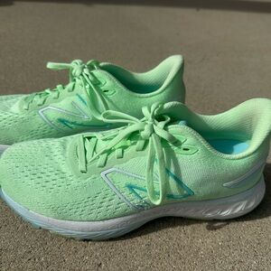 New Balance Women's Light Lime Green w/ Turquoise Accents Athletic Running Shoes